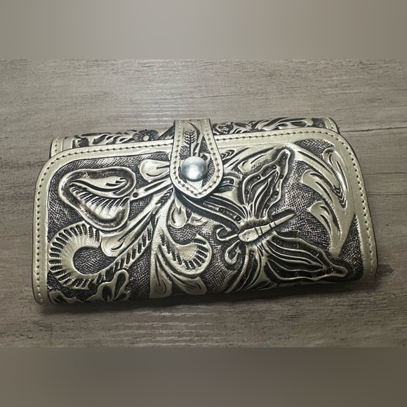 Hand Tooled Vintage‎ Leather Embossed Wallet Metallic Floral Design. - Picture 1 of 11